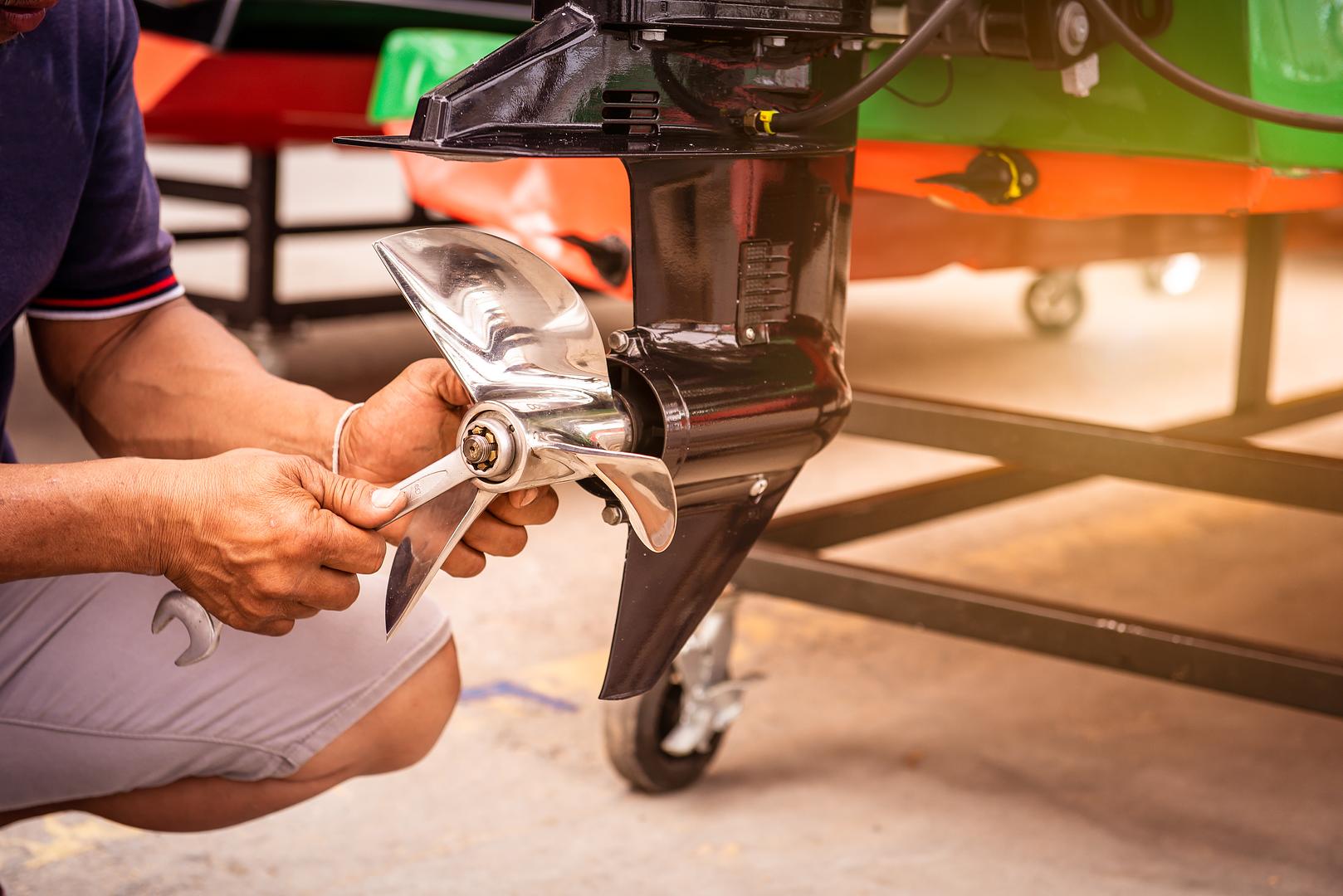 Outboard motor break-in service