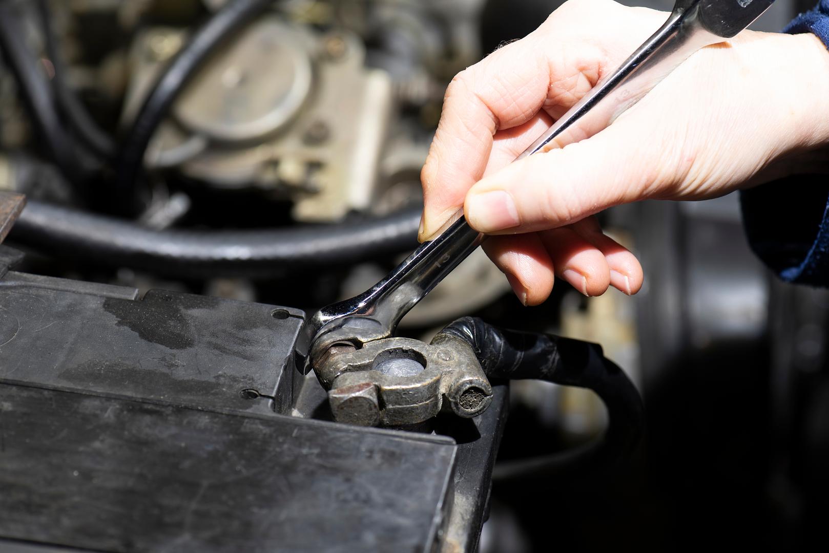 Outboard motor break-in service