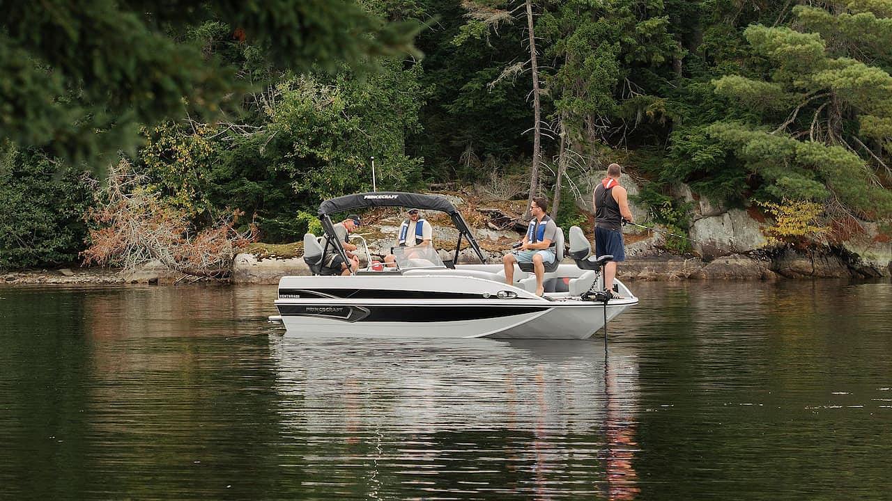 Outboard motors at Nestor Falls Marine