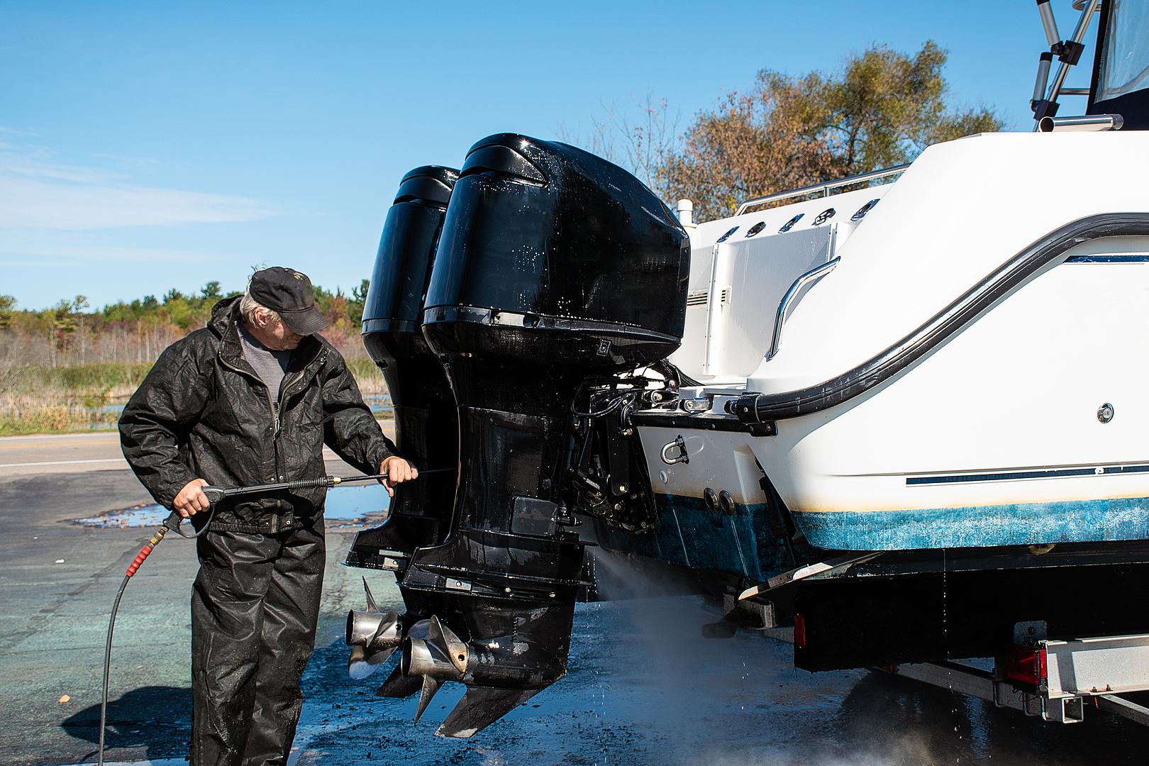Outboard motor break-in service