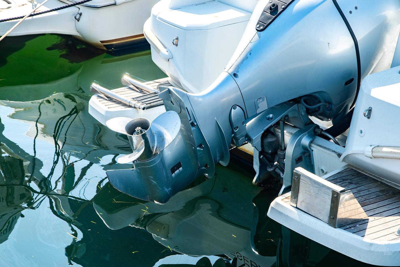 Outboard motor break-in service