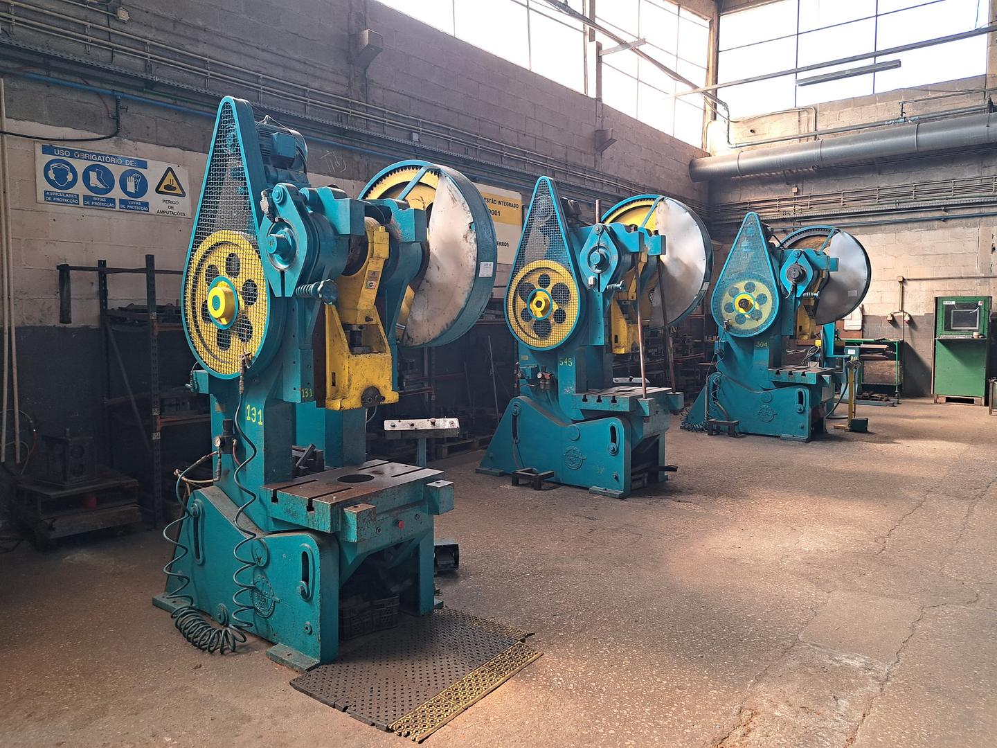 Grande lote de equipamentos de metalomecânica em venda