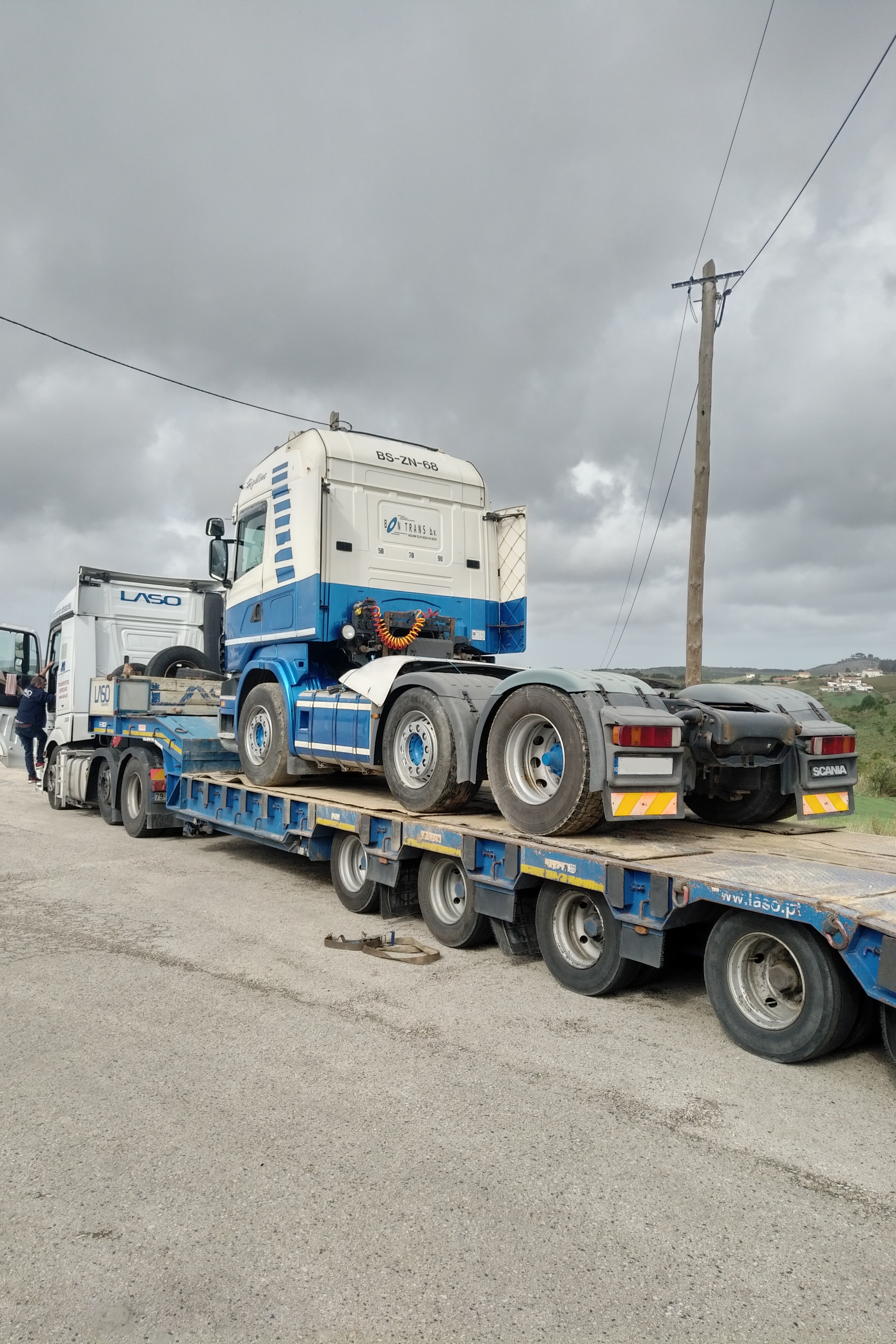 Transport & Delivery of Scania R420 6X2 tractor unit to Port. Shipping to Asuncion - Paraguay.