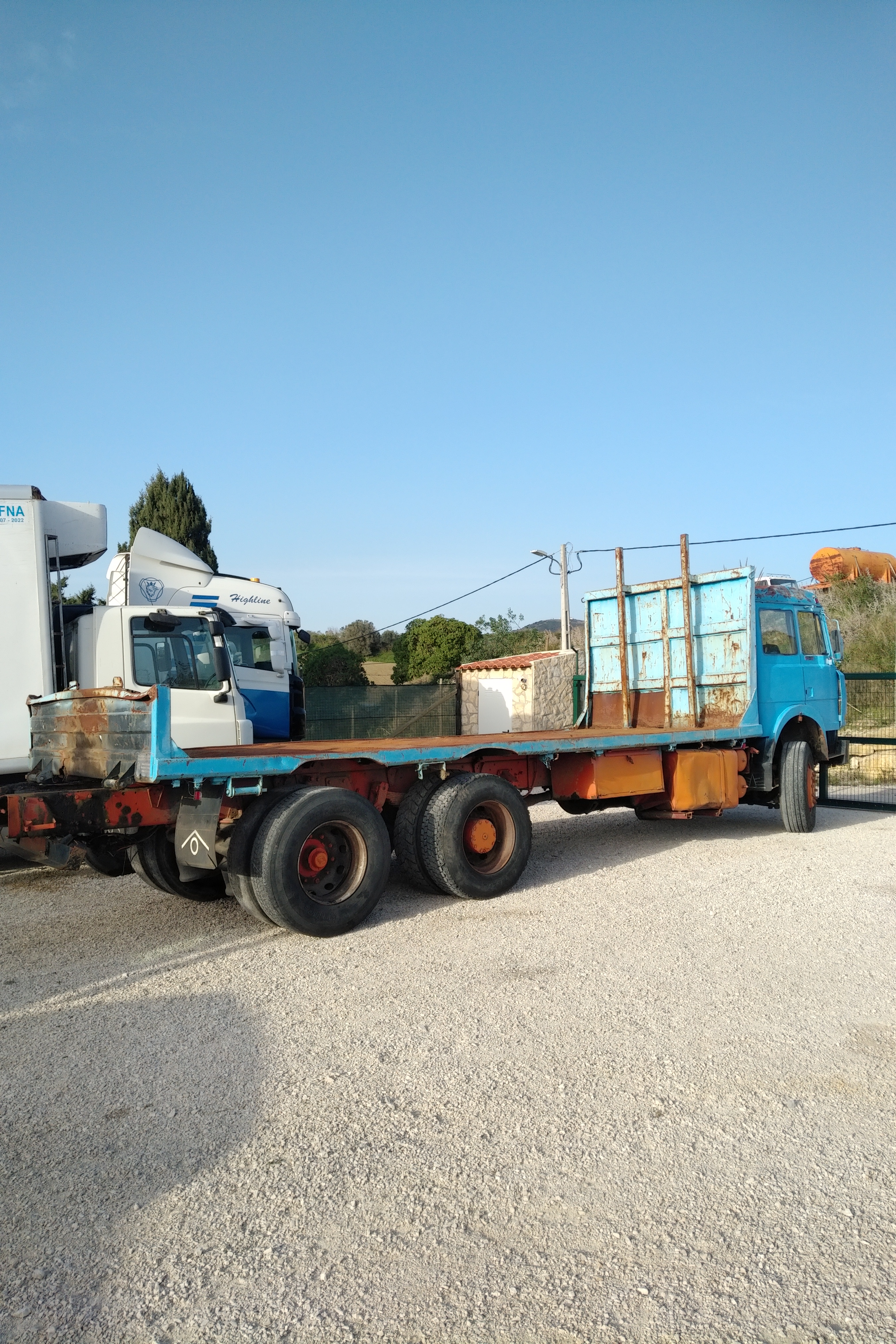 Left hand drive Iveco Turbostar 190-30 10 tyres flatbed truck sold to Lagos - Nigeria.