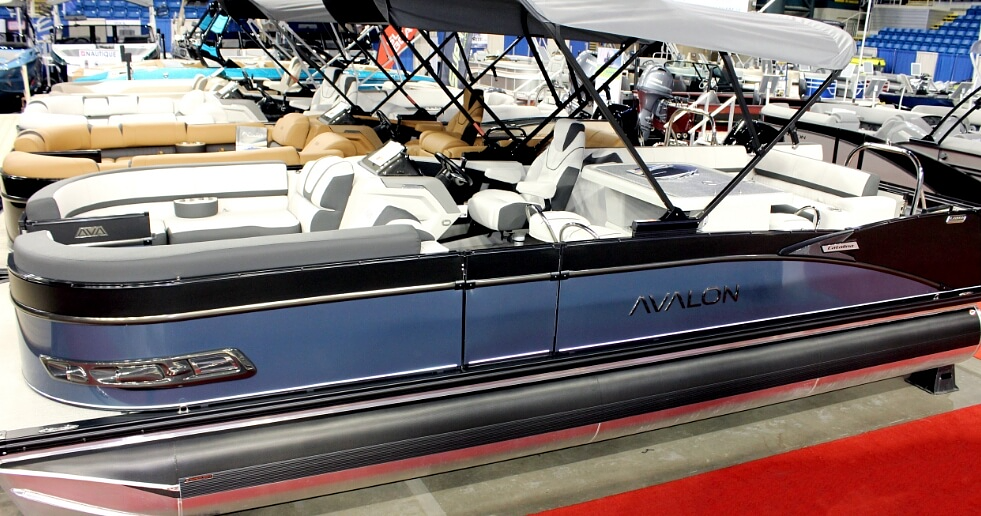 Avalon pontoon with Vantage wrap and guard