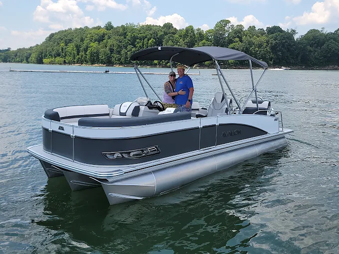 An Avalon pontoon boat out on Lake Cumberland with its owners aboard