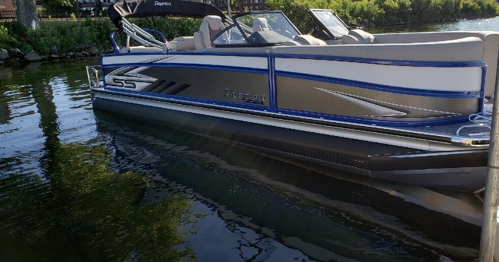 Premier pontoon with Vantage wrap and guard