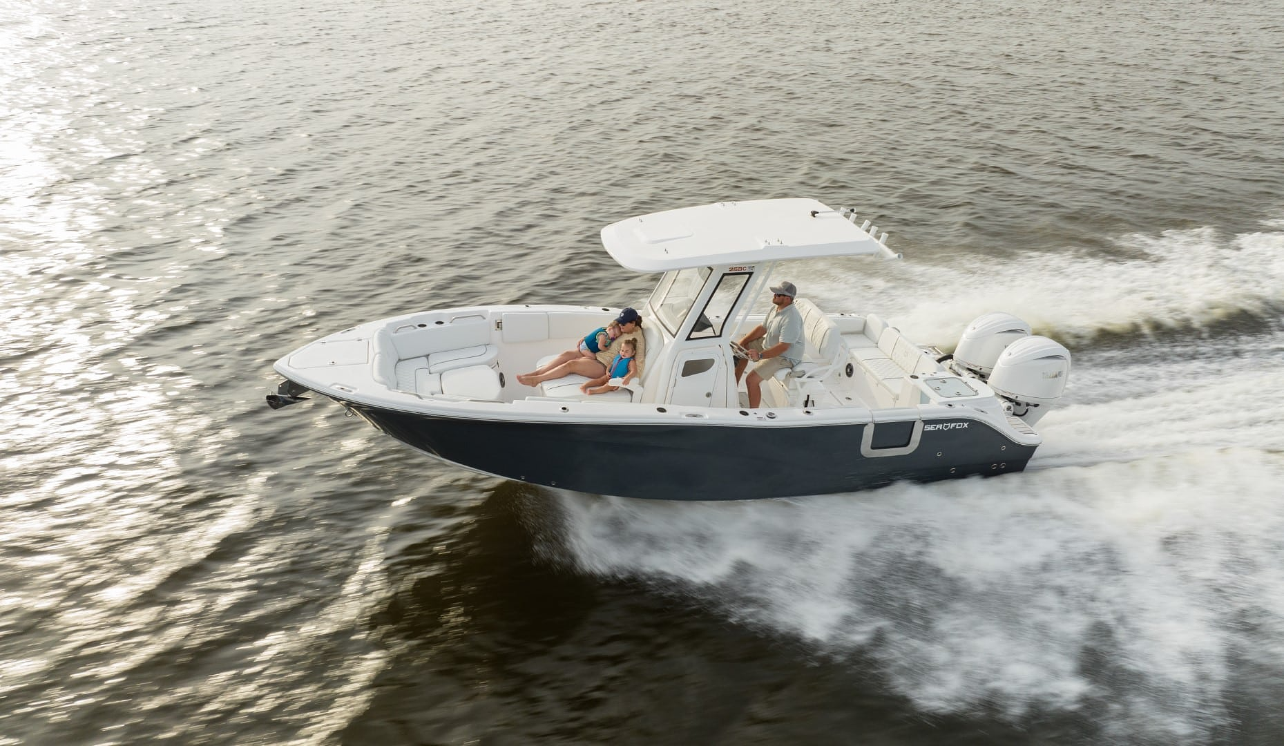 Sea Fox 268 Commander running on the water