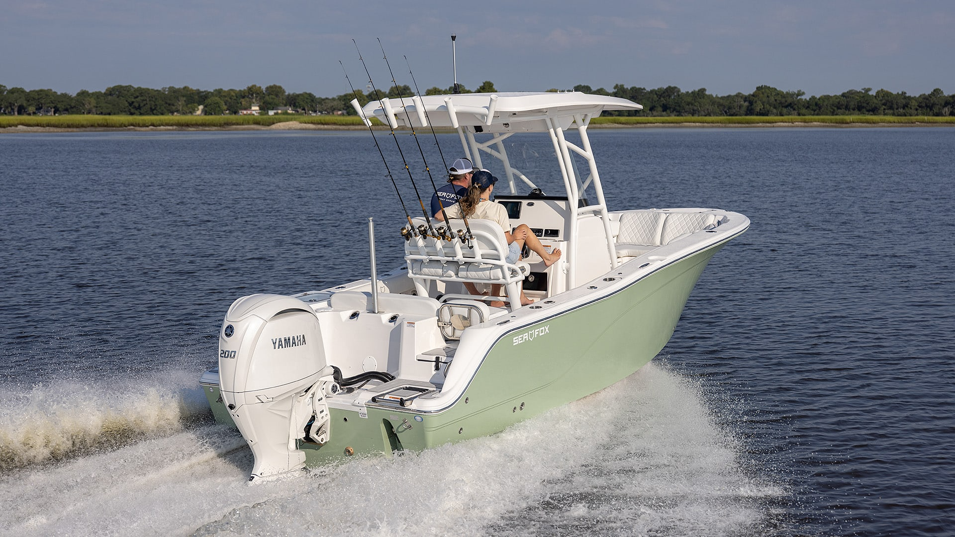 Sea Fox 228 Commander cruising