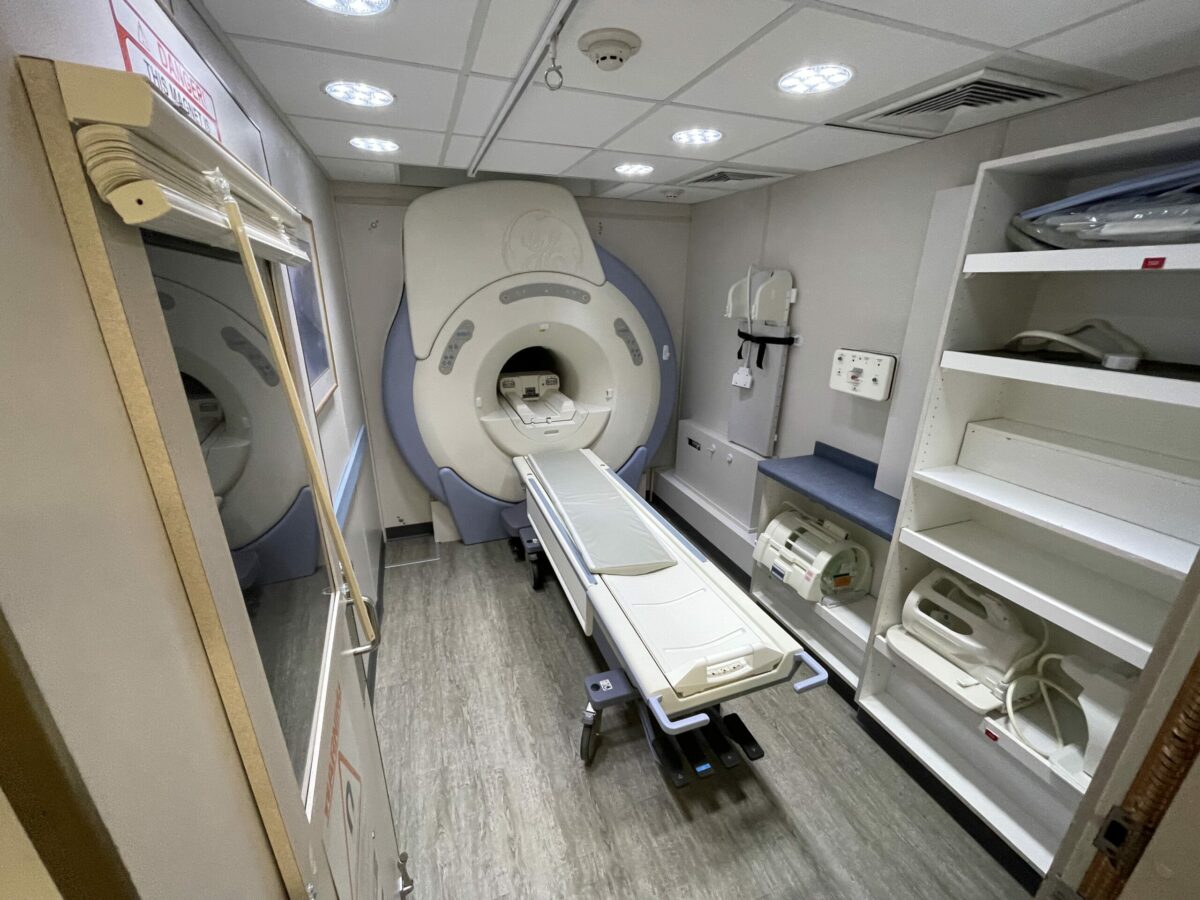 Mobile GE Signa 23x MRI