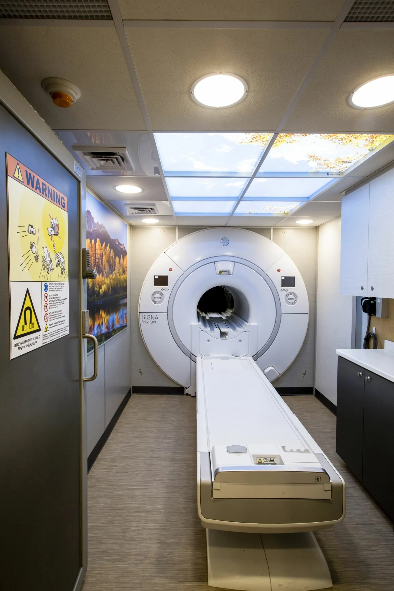 Mobile GE SIGNA Voyager 1.5T MRI