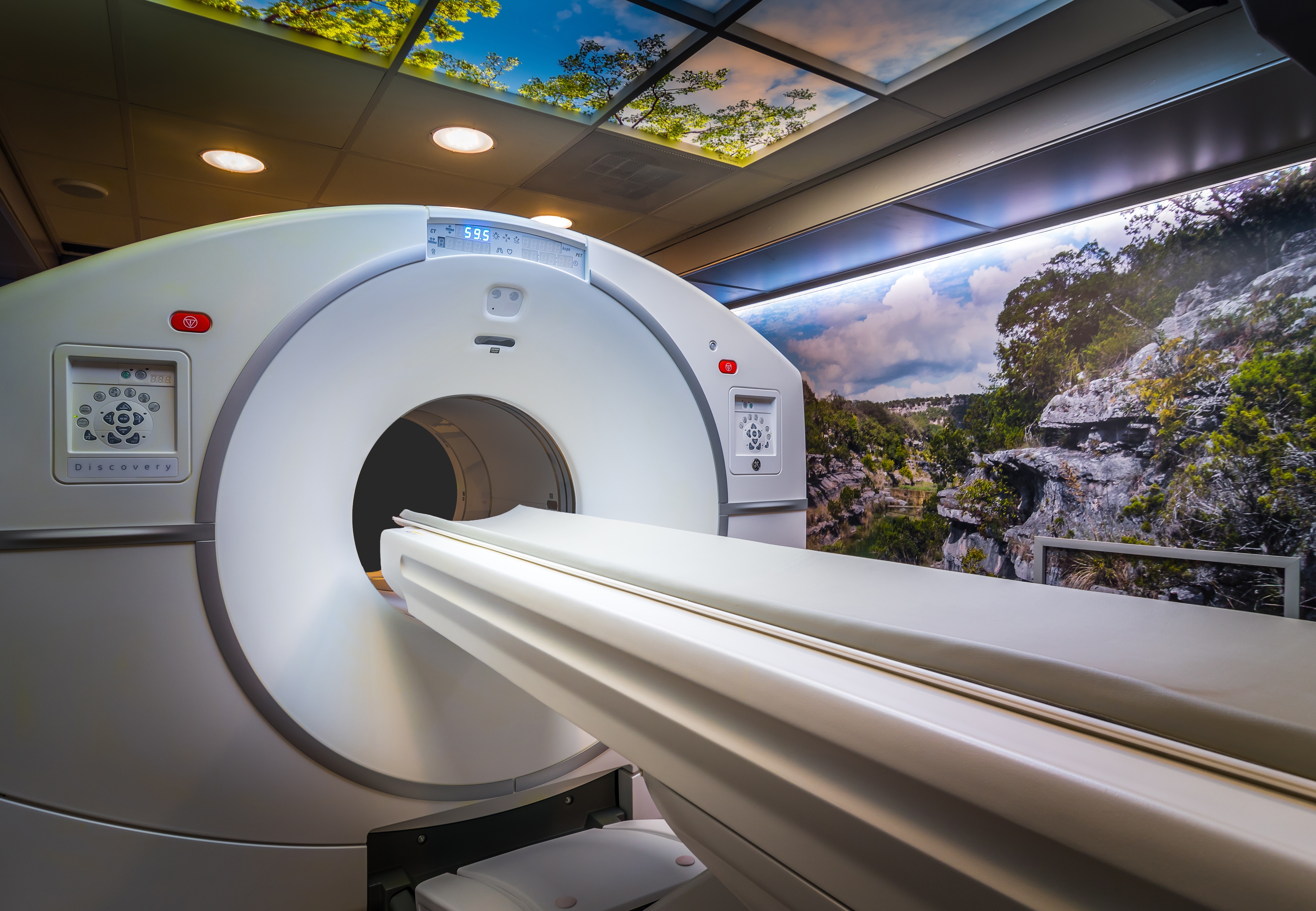 Mobile GE Discovery IQ PET/CT