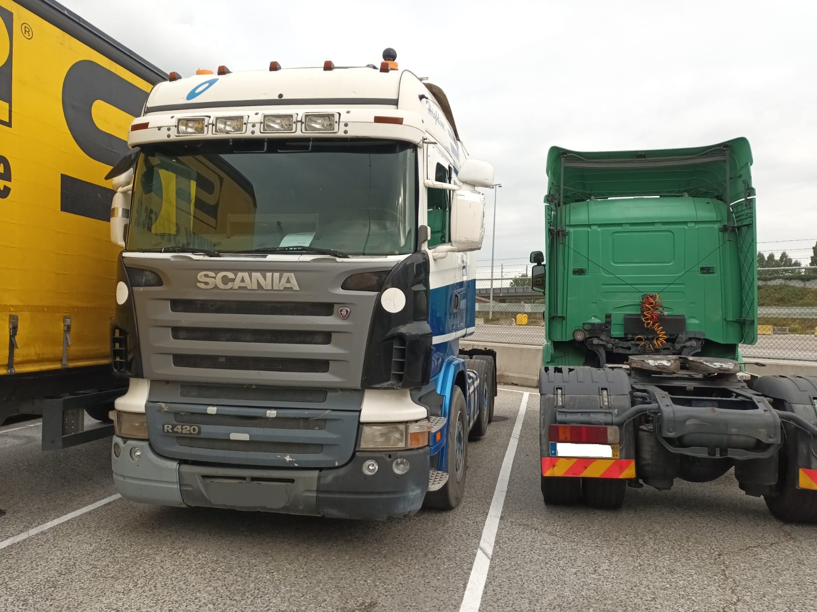 Arriving soon.. Left hand drive Scania R420 6X2 midlift 50 ton tractor unit.