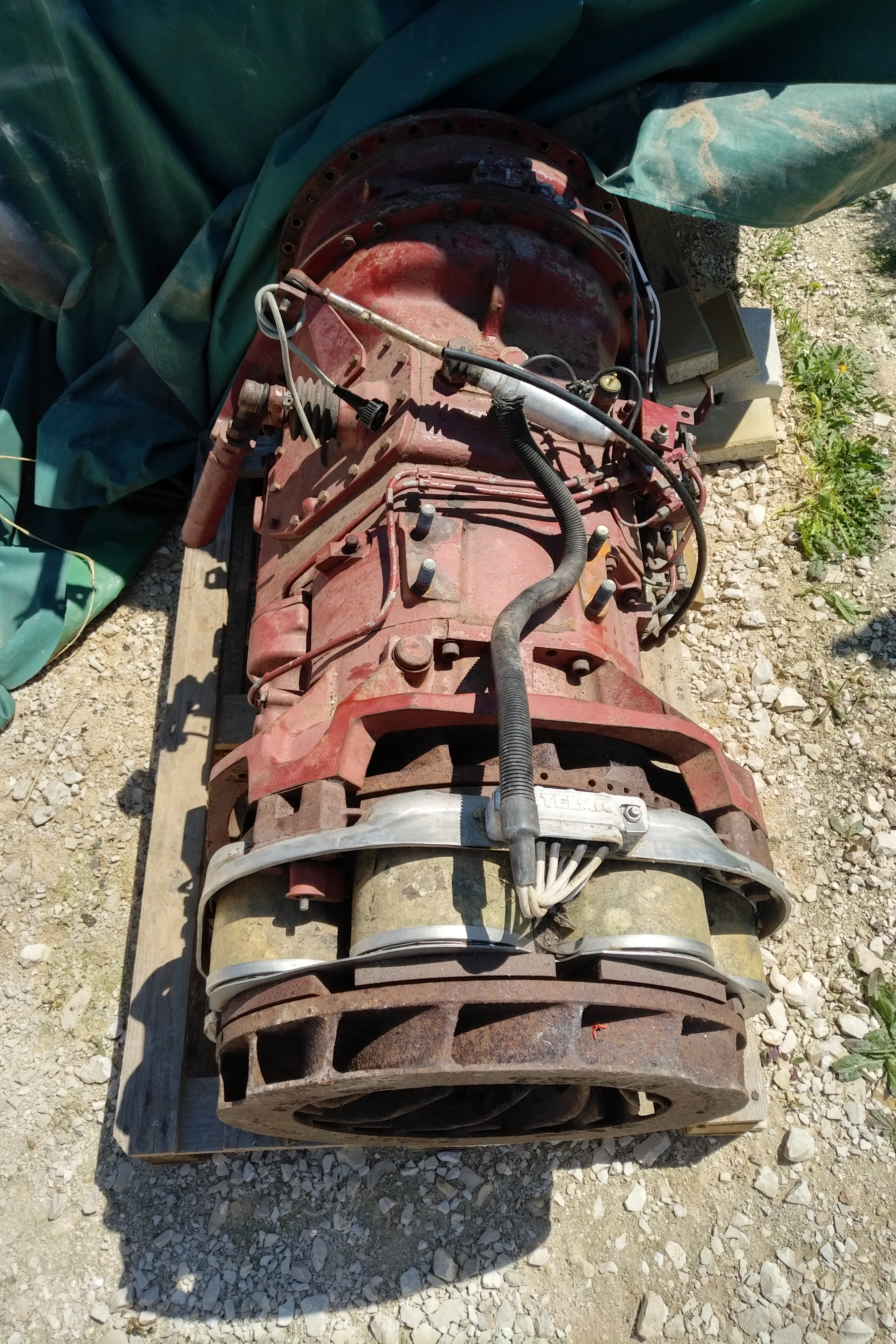 Renault B18 16 speed manual gearbox with TELMA retarder sold to Estonia.