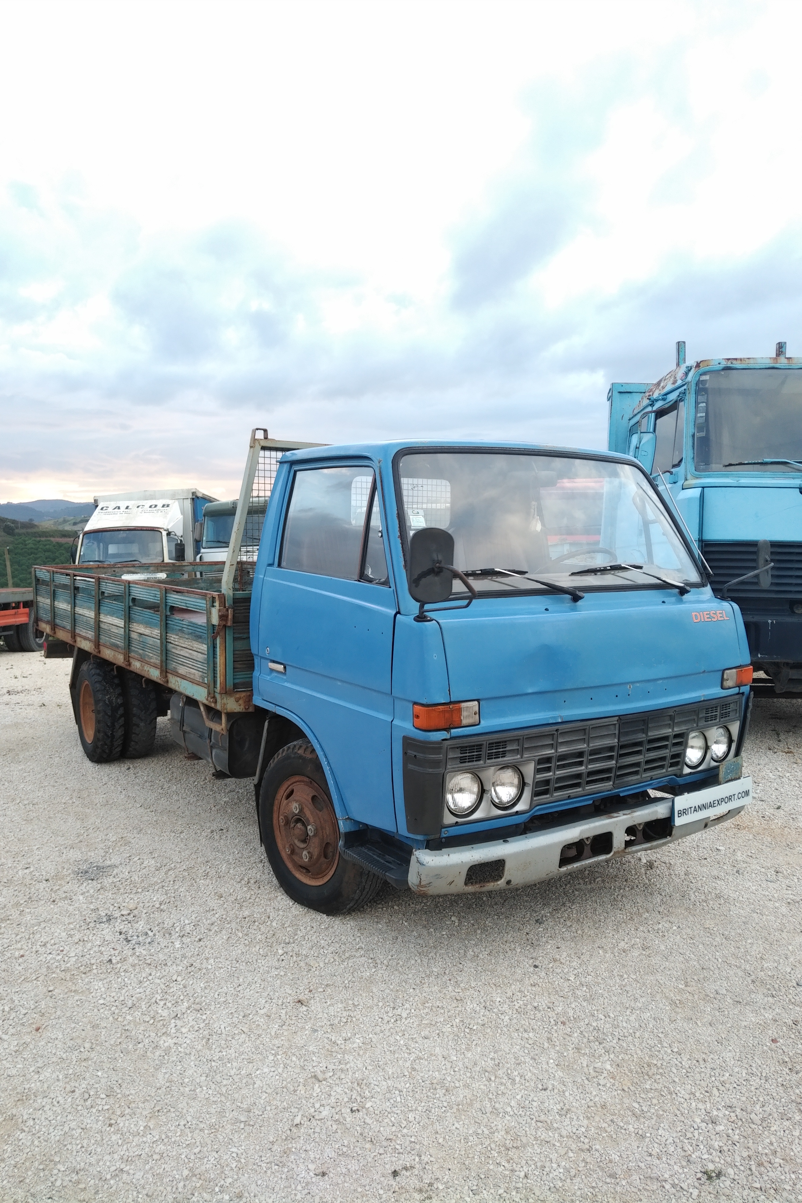 Left hand drive Toyota Dyna BU30 300 6 tyres truck sold to Freetown - Sierra Leone.