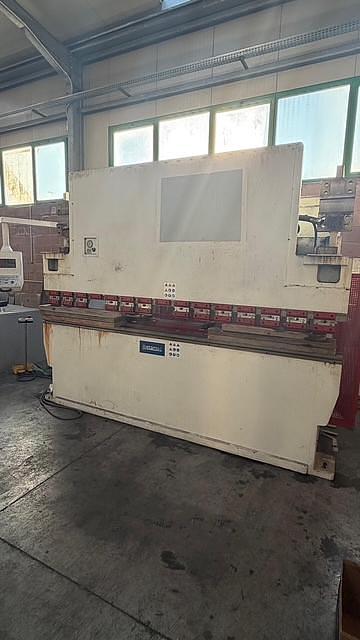 CMU 3100x135 press brake service – Ibetamac intervention in Udine