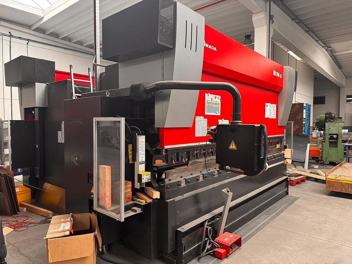 Metal machinery and press brake