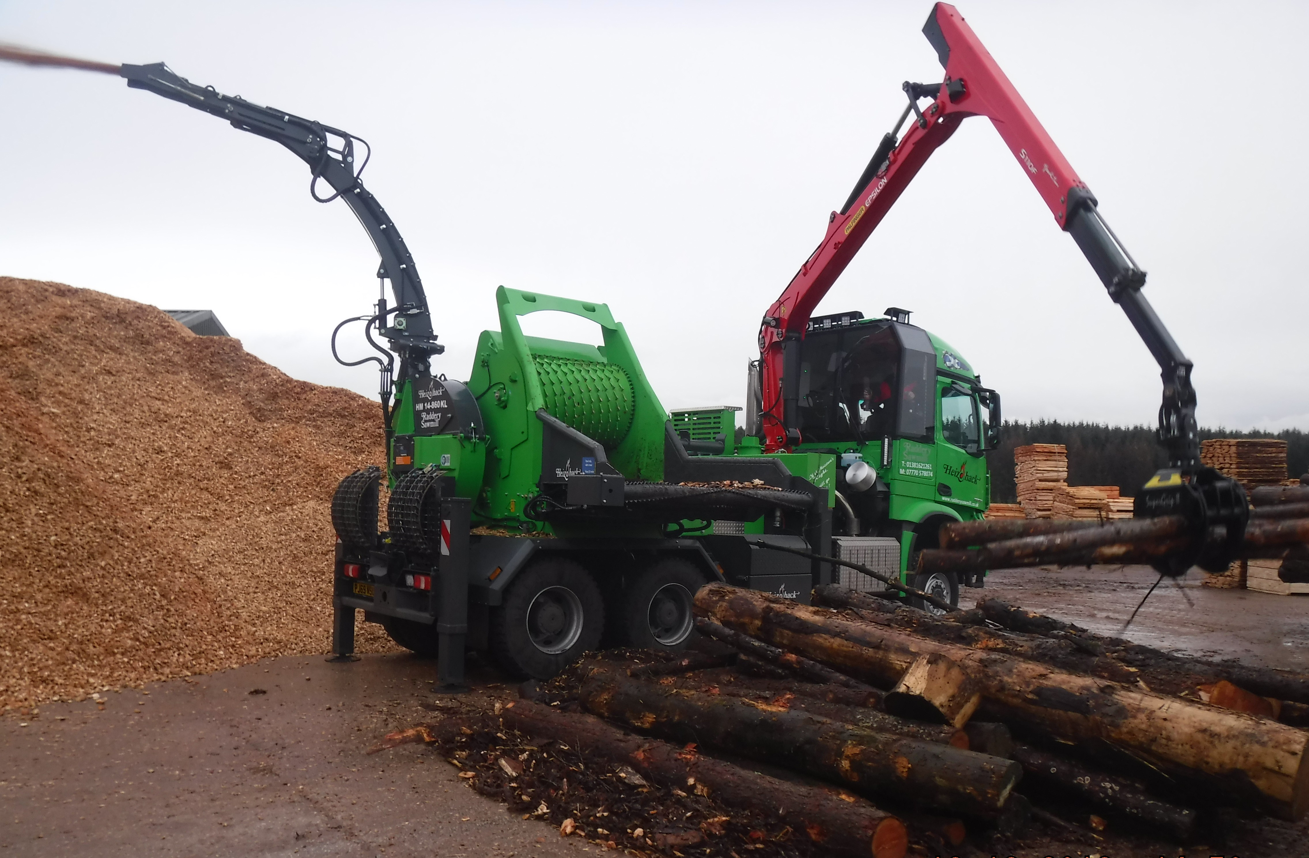 HM14-860KL MOUNTED ON THE 530 HP MERCEDES BENZ AROCS 6X6