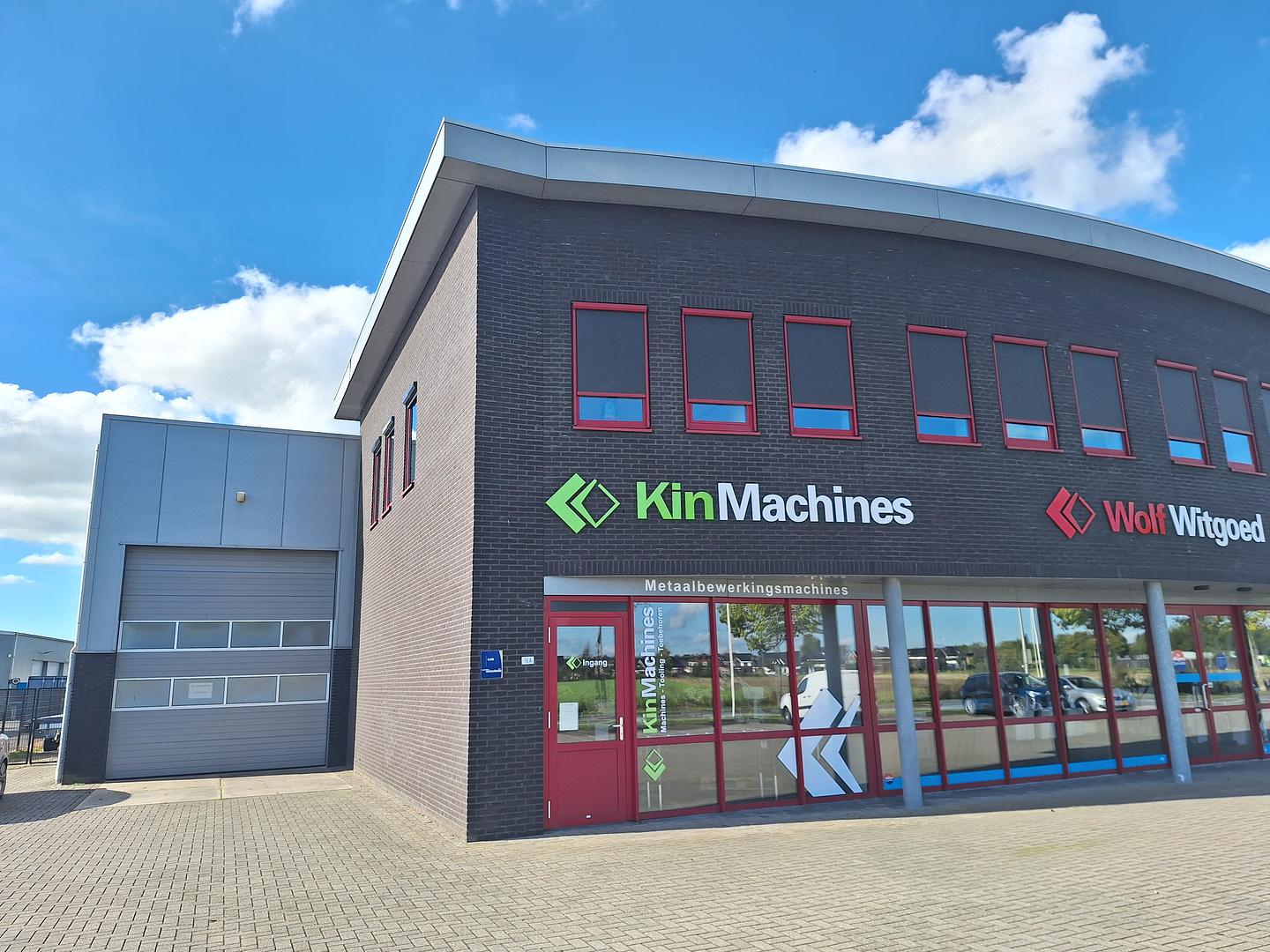 Het pand van Kin Machines aan de Achthoevenweg in Staphorst met showroom en werkplaats