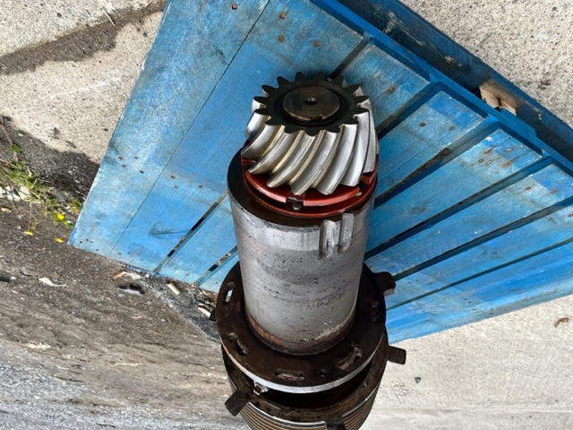 Another insight on what we do at DQS - Purchased machine in poor working condition, brought it in and stripped it down, repaired and replaced worn and broken components. Checked tolerances in bushes  shafts & bearings. Ran machine for 20hrs to ensure it was operating as it should. Painted it up and Sold on. Machine shipped to USA - Job complete, everyone happy. No job too big, No job too small - Contact Kevin on +353838774292 or kevin@dqs.ie. Here to help 