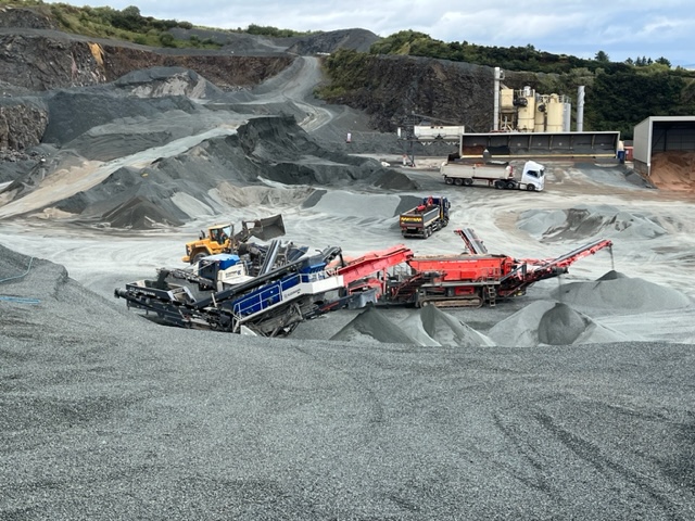 Finlay 984 Horizontal 3 deck finishing screen gone to #westdownplant. Thank you Matthew and best of luck