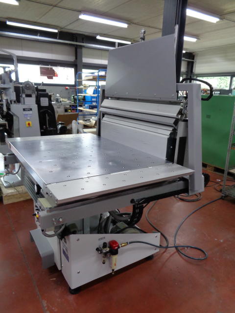 VENTE ET INSTALLATION D'UNE TAQUEUSE AUTOMATIQUE CHEZ UN IMPRIMEUR EN FRANCE