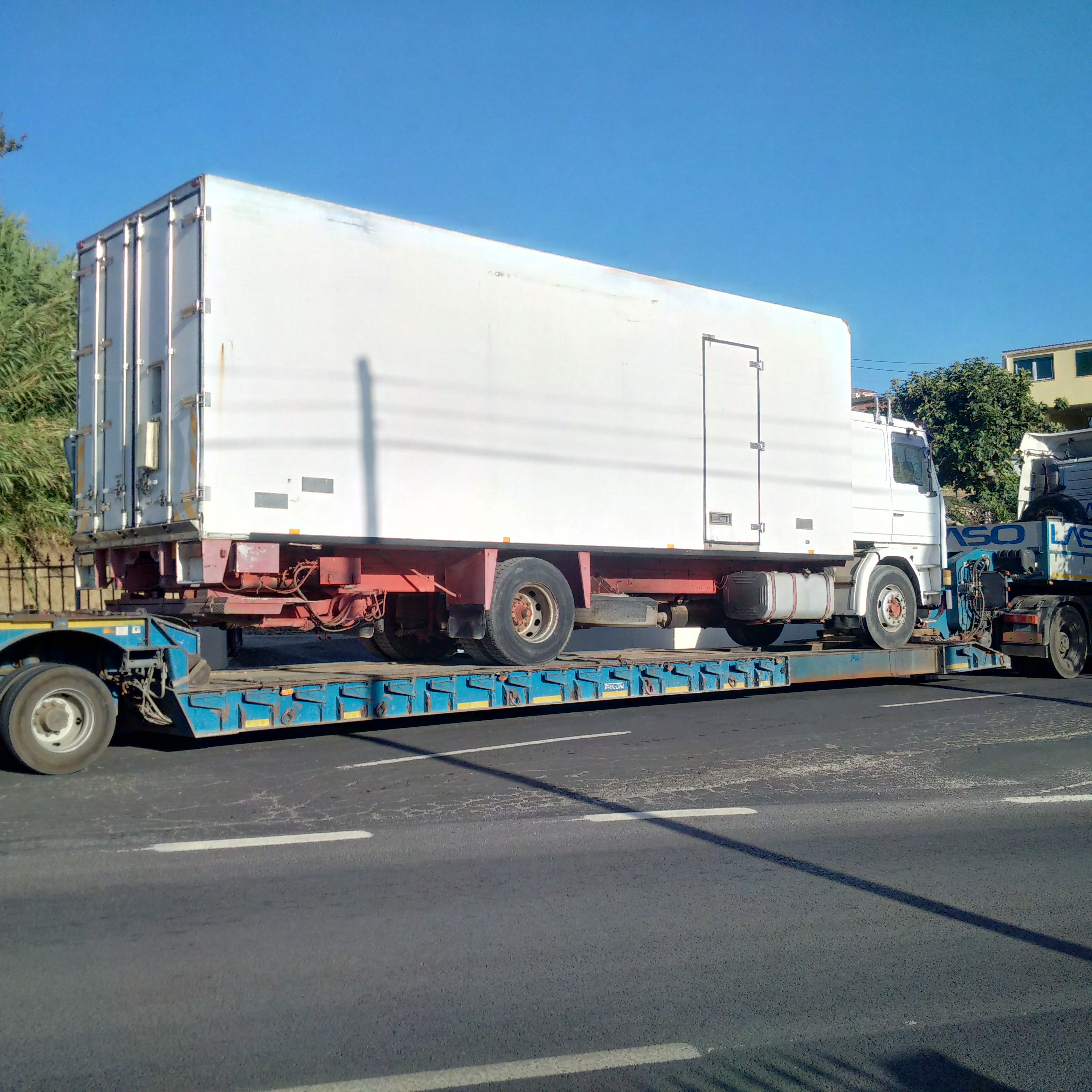 Special road transport. Scania 93M 280 19 refrigerated box lorry.