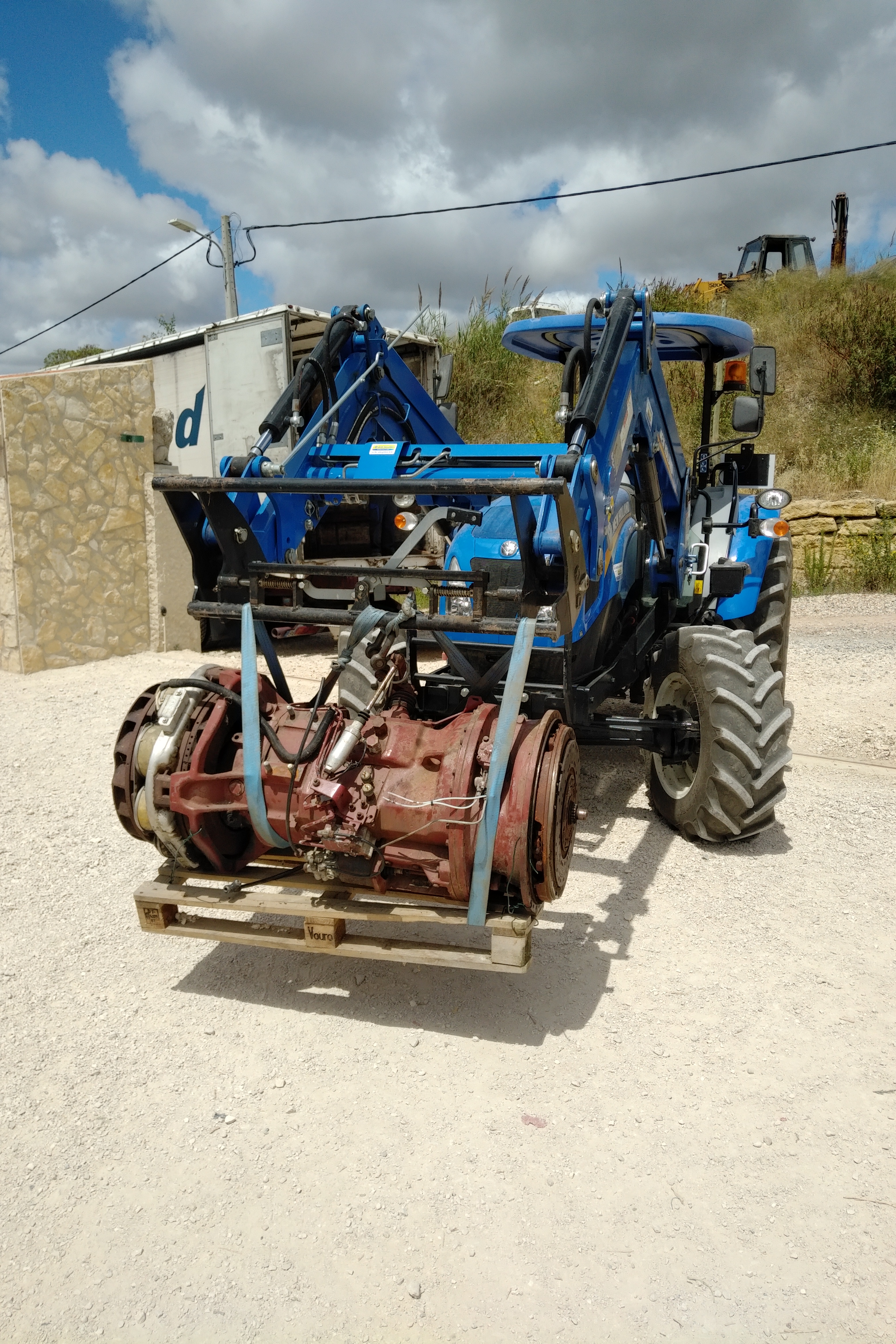 Transport & Delivery of Renault B18 manual gearbox from Portugal to Estonia.