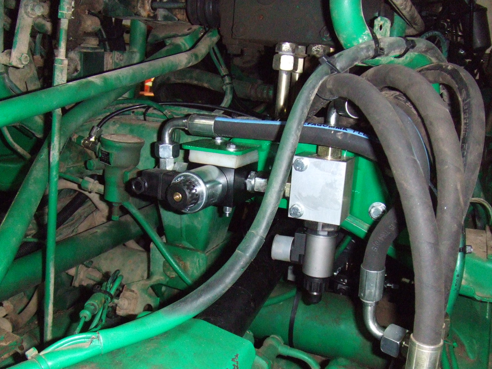 U2150L38 UNIMOG COMPLETE WITH FRONT LOADER ON ITS WAY TO CANADA