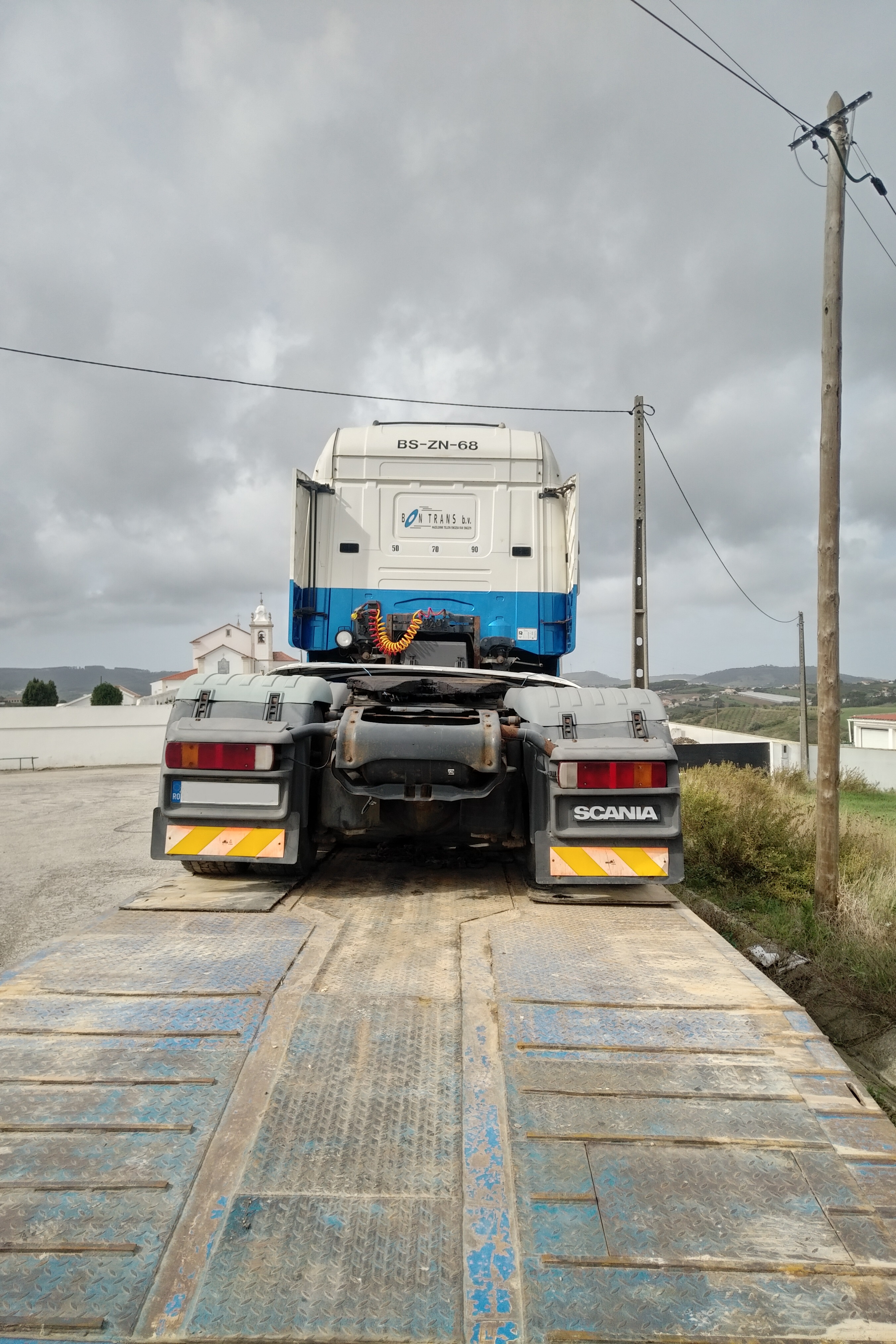 Transport & Delivery of Scania R420 6X2 tractor unit to Port. Shipping to Asuncion - Paraguay.