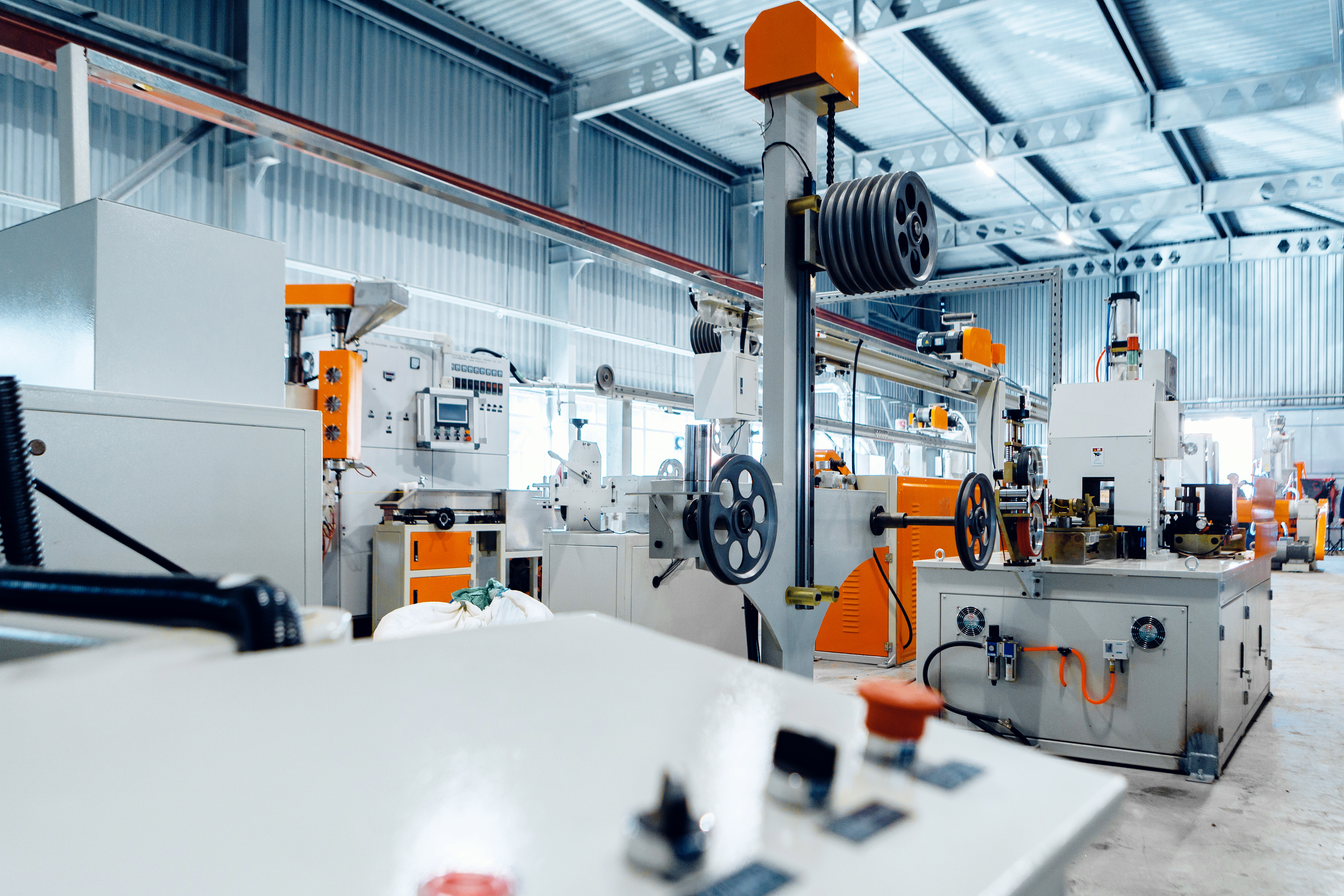 Advantages and disadvantages of hydraulic, pneumatic and electrical machinery