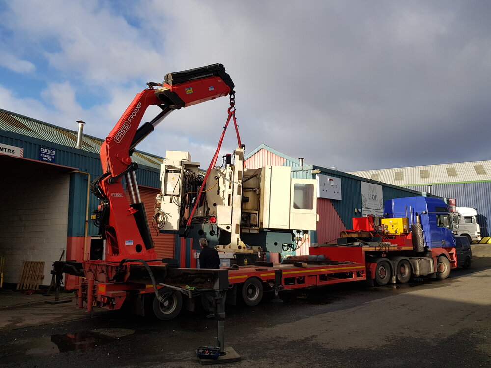 Outsourcing the Transport of a Used CNC Machine: How Glomacht Supports Your Needs