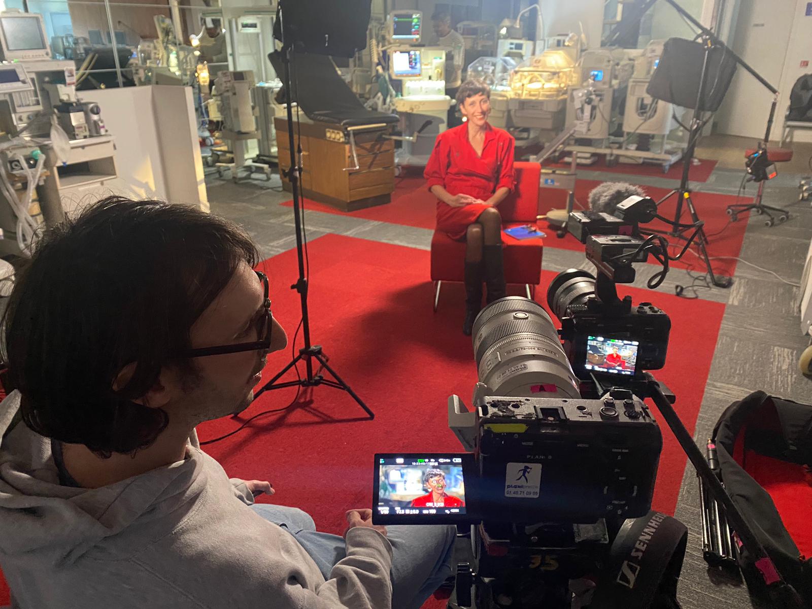 Le tournage de "Faut Voir" produit par Canal + dans les locaux du Centre d'Affaires Médical