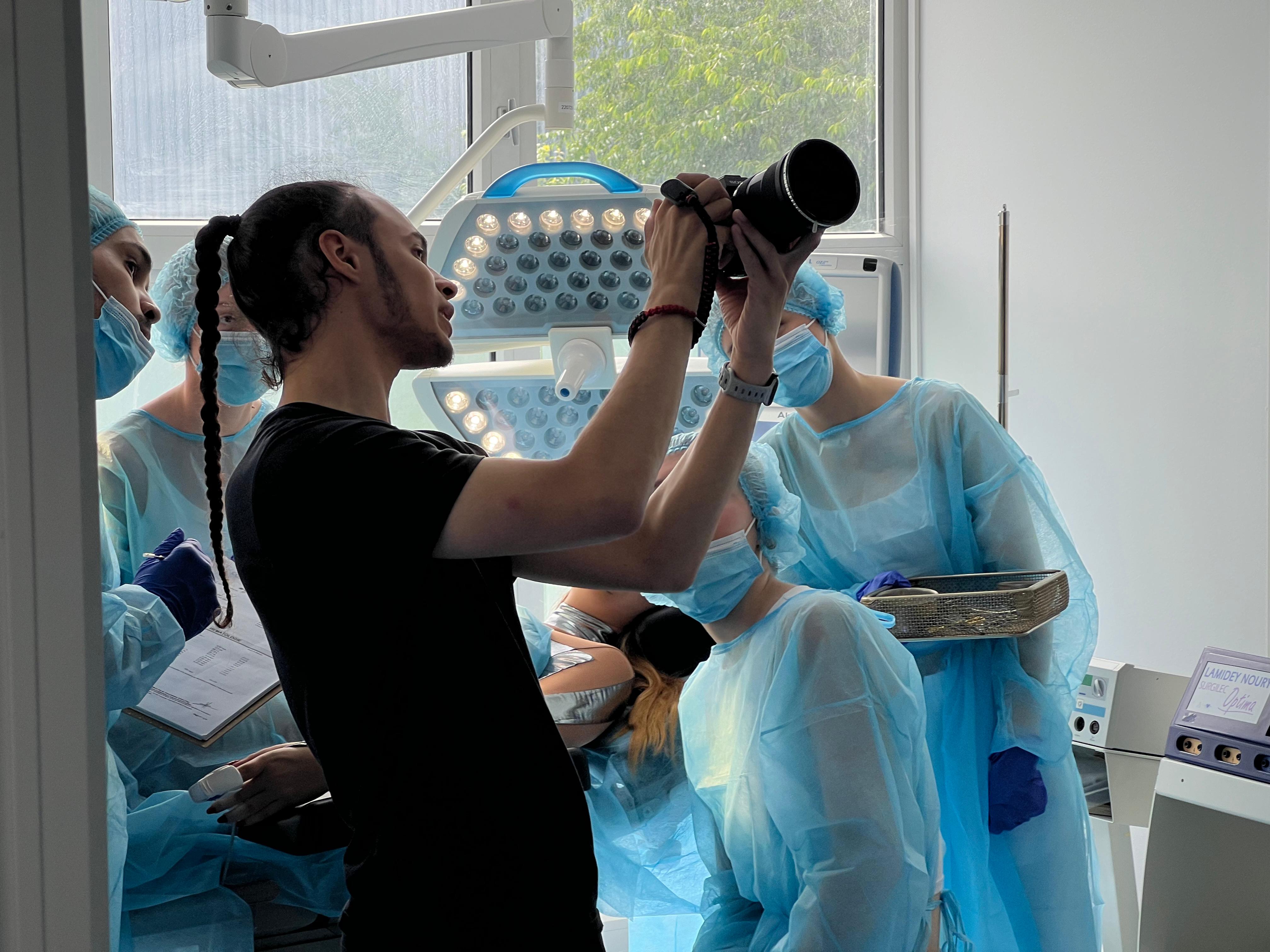 Julianne Berna au coeur d'un tournage ;  au Centre d'Affaires Médical