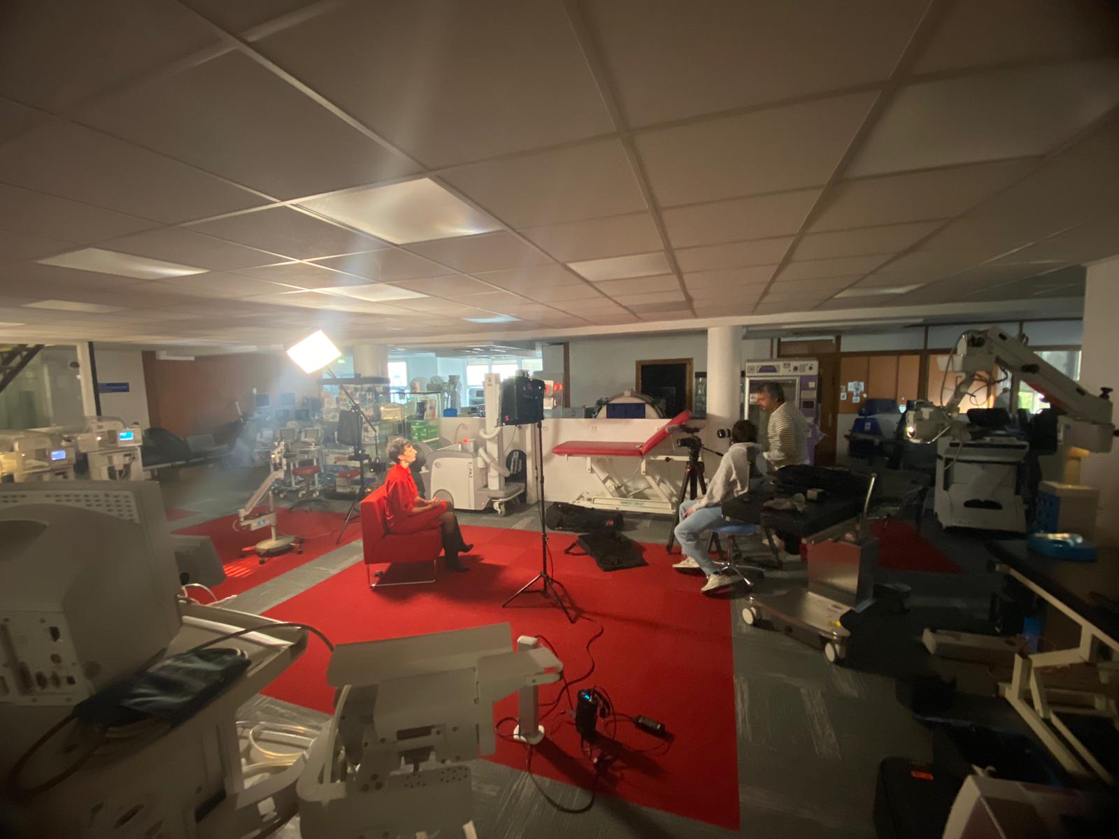 Le tournage de "Faut Voir" produit par Canal + dans les locaux du Centre d'Affaires Médical