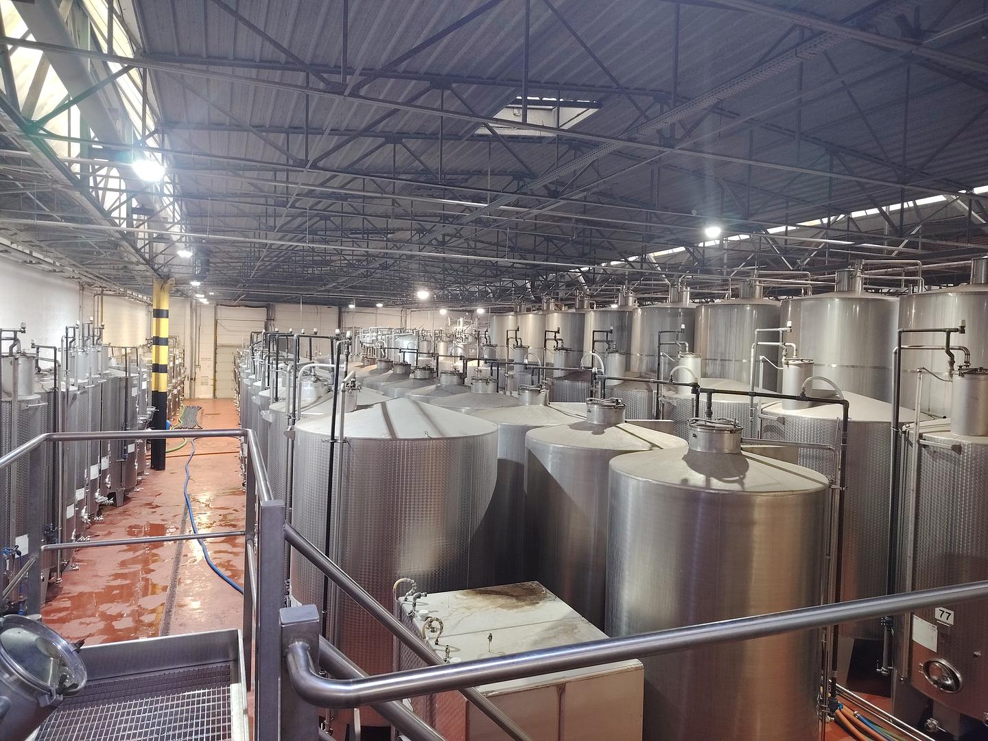 Grande Vente de Cuverie, Matériel Vinicole & Logistique – Une opportunité rare pour les professionnels du secteur