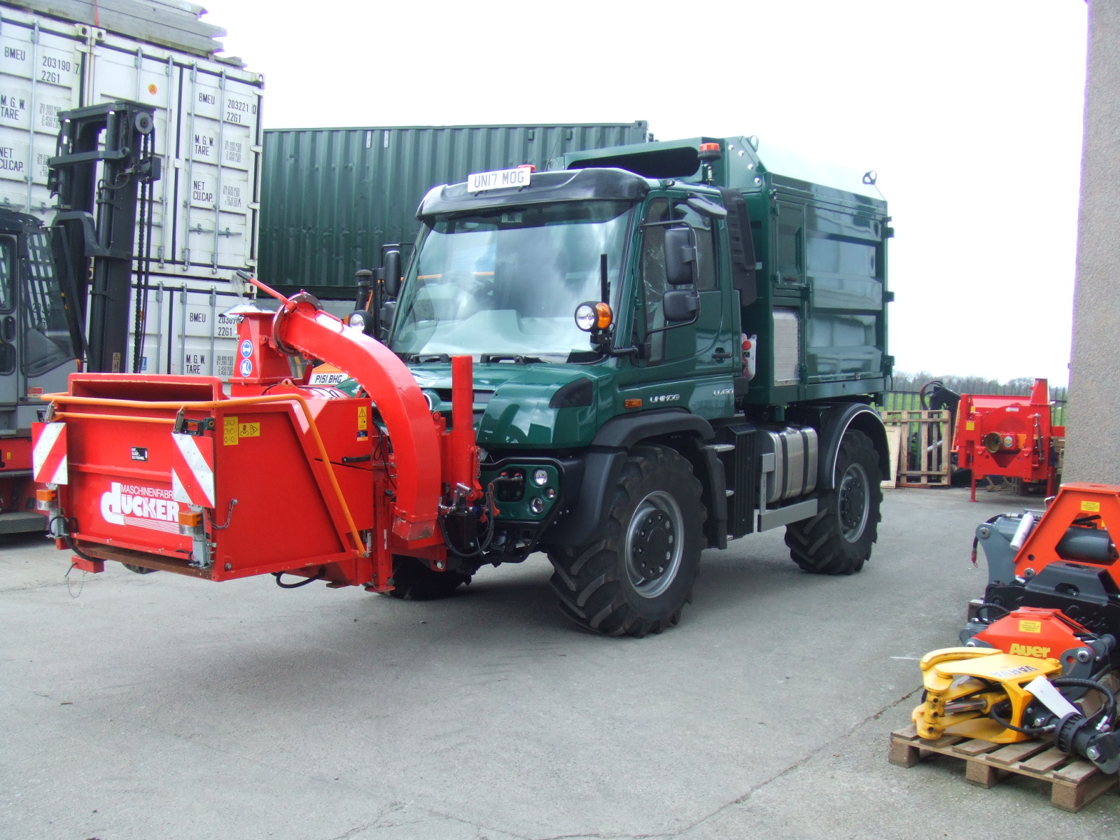 BESPOKE CHIPBOX AND USED DEUCKER HF250 10” CHIPPER WE FITTED ONTO NEW UNIMOG U430