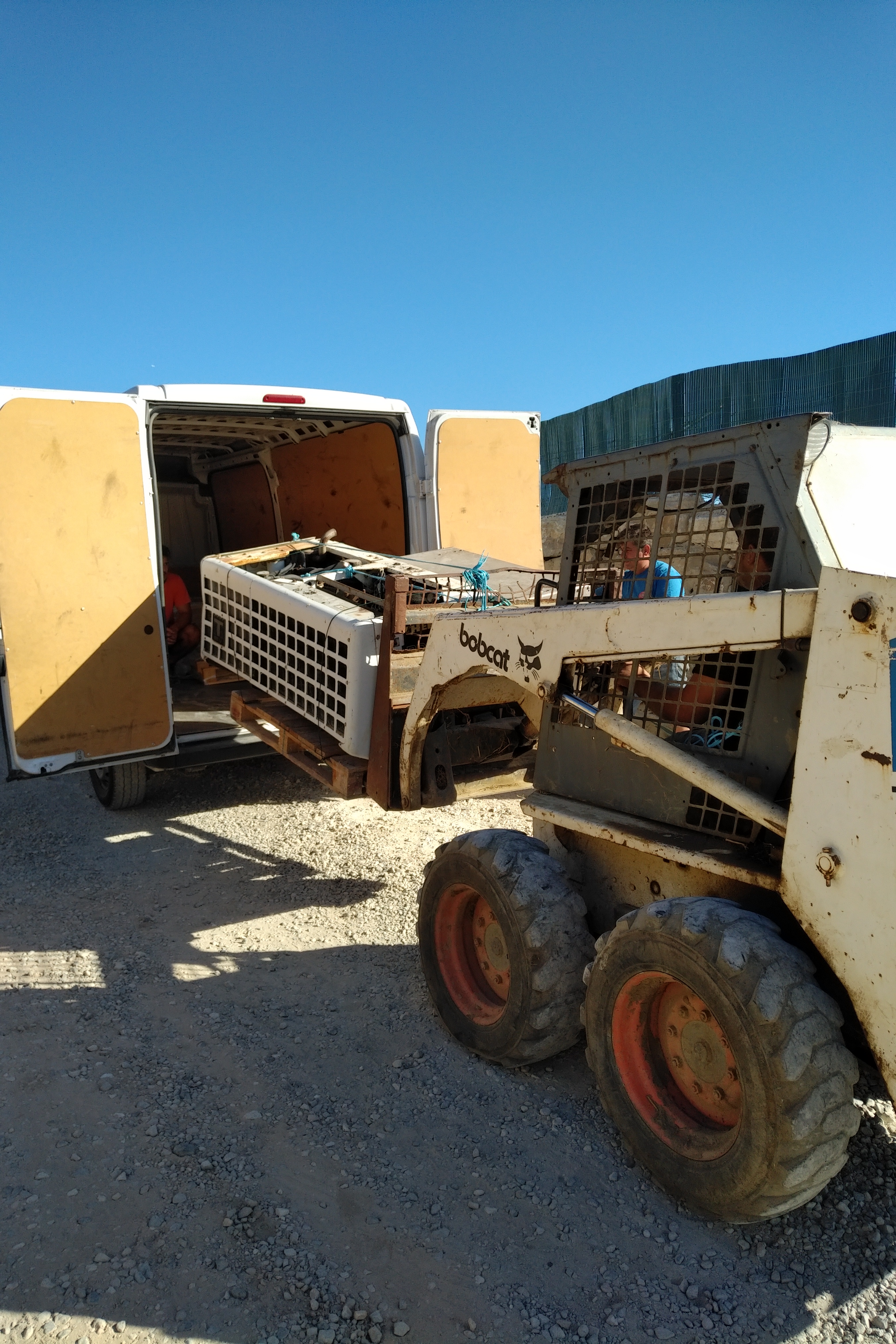 Transport & Delivery of ThermoKing RD-I TK353 fridge motor from Portugal to Finland.