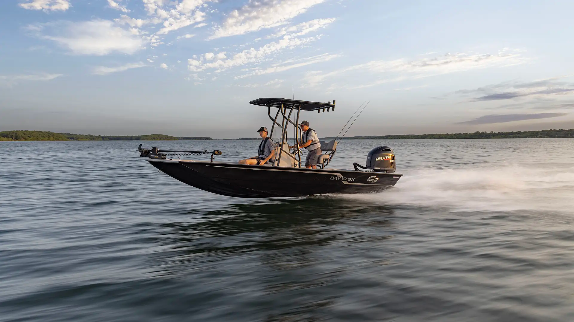 G3 Boats Bay 19 GX running on the water