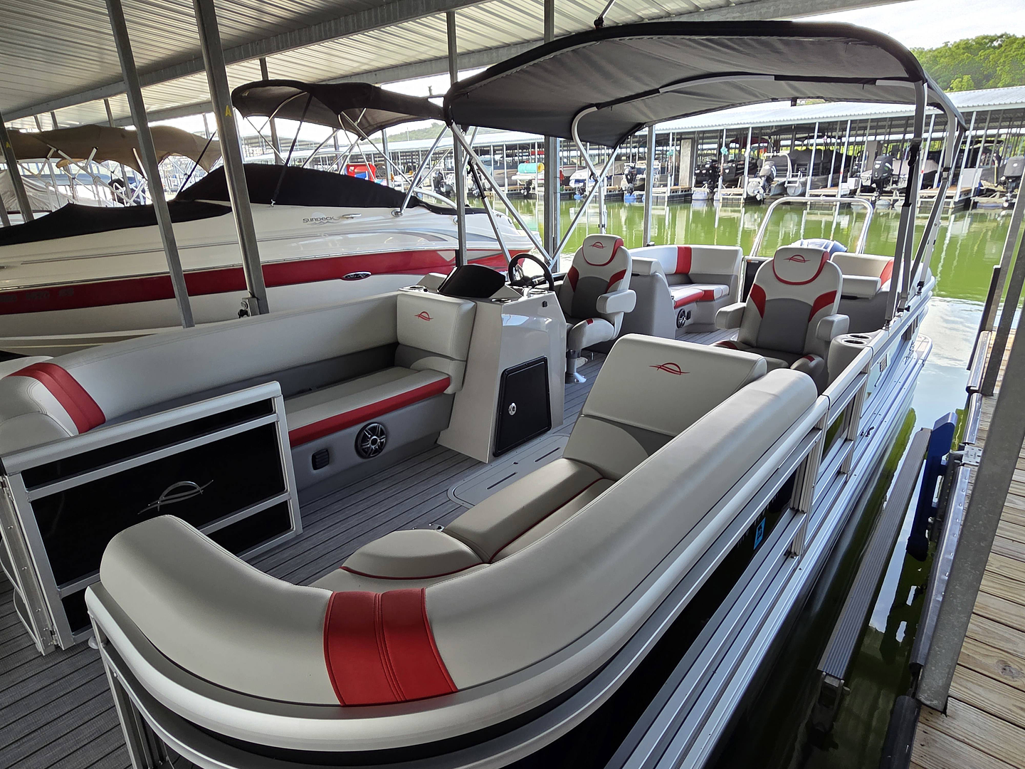 Bow seating on the 2026 G3 SunCatcher deluxe tritoon rental