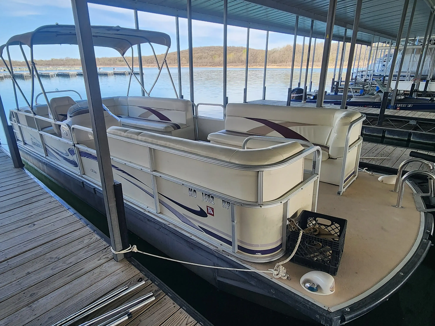 2008 Sundancer tritoon rental docked at Mutton Creek Marina