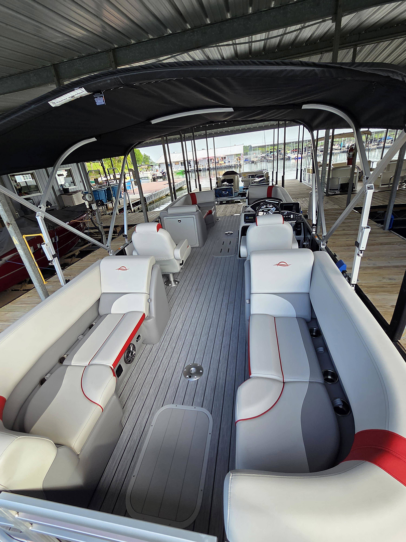Deck and seating on the 2026 G3 SunCatcher deluxe tritoon rental
