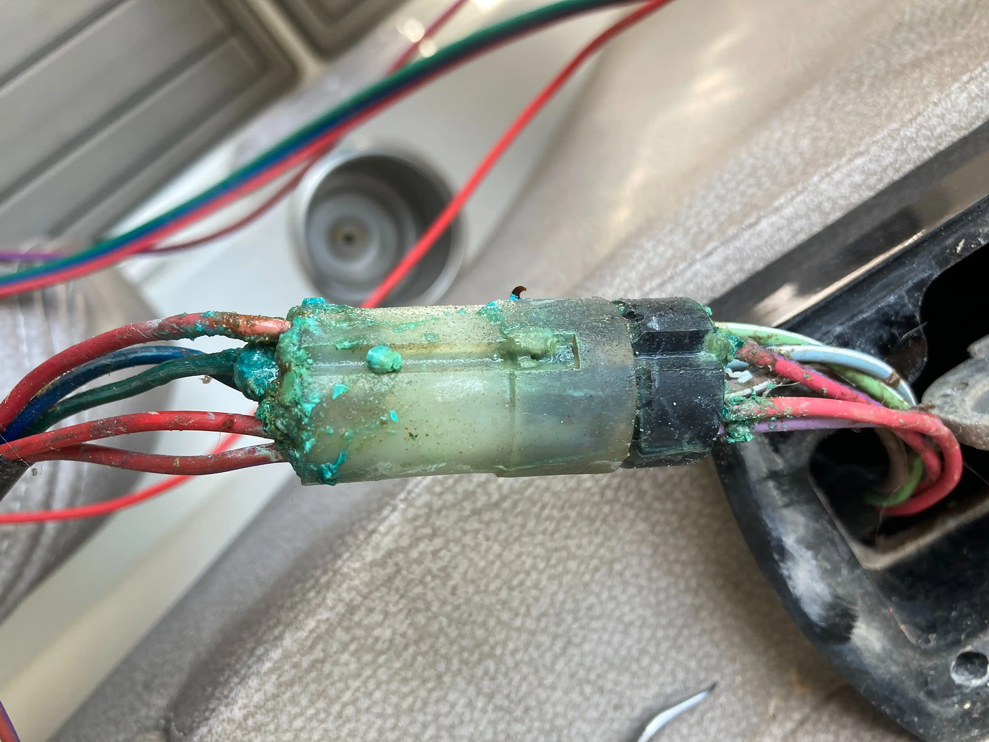 MC Marine service shop, electrical repair and installation work