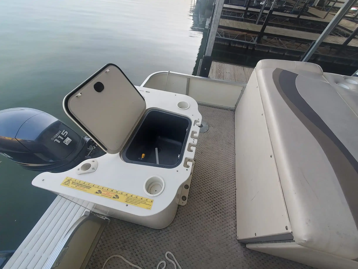 Yamaha 115 horsepower outboard motor on the 2005 Bennington pontoon rental