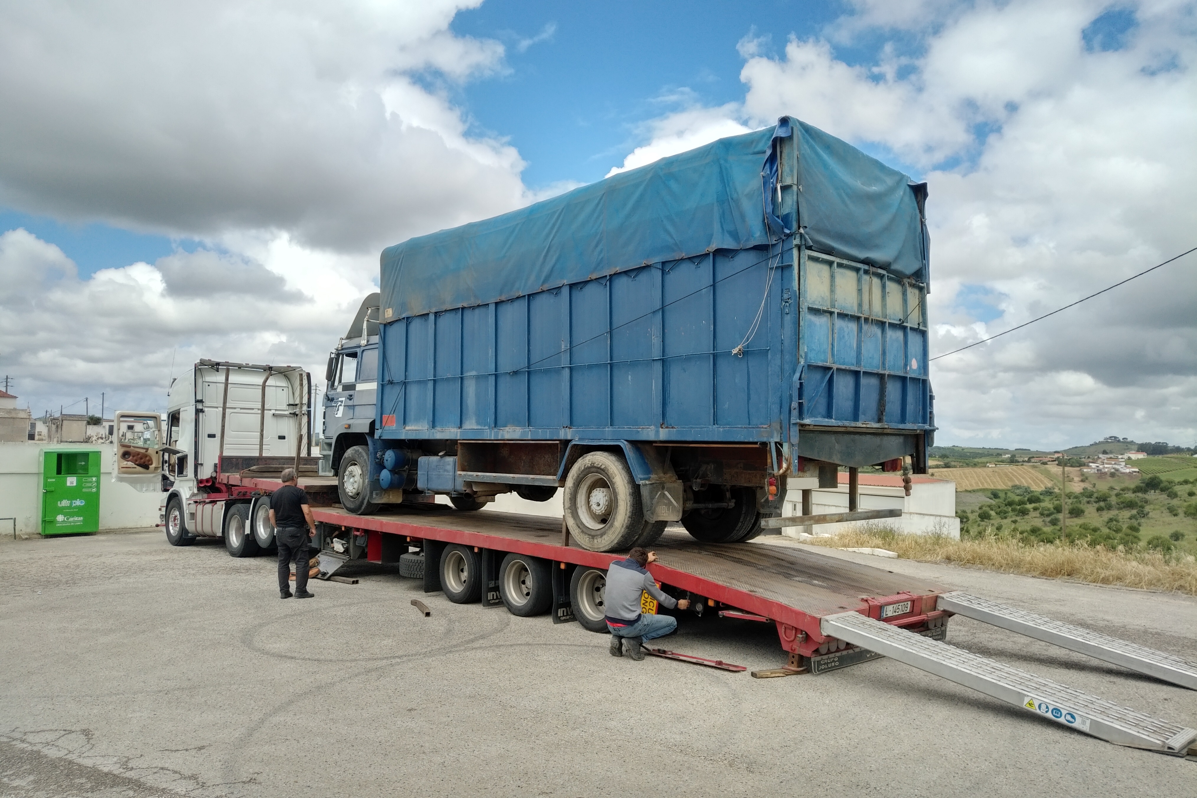 Transport of DAF 2500 truck to Port. Shipping to Conakry - Guinea.