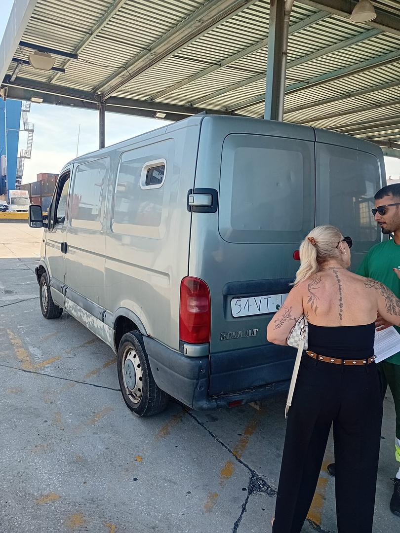 Vehicle Shipping from Lisbon, Portugal to Bissau, Guinea-Bissau – Renault Master Van and Range Rover Sport
