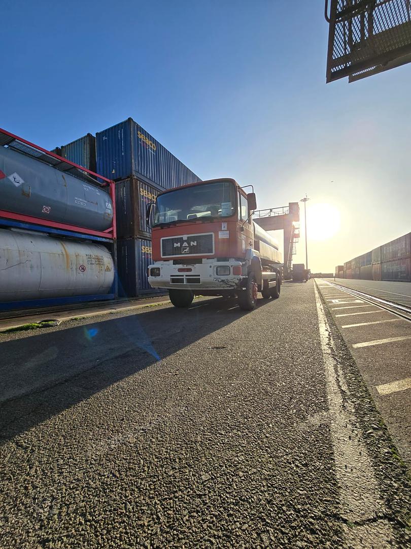 Shipping of 1990 MAN 19.262 4X4 water tanker from Portugal to Conakry - Guinea.