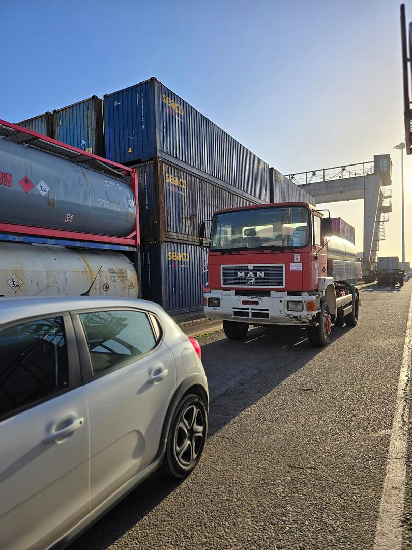 Shipping of 1990 MAN 19.262 4X4 water tanker from Portugal to Conakry - Guinea.