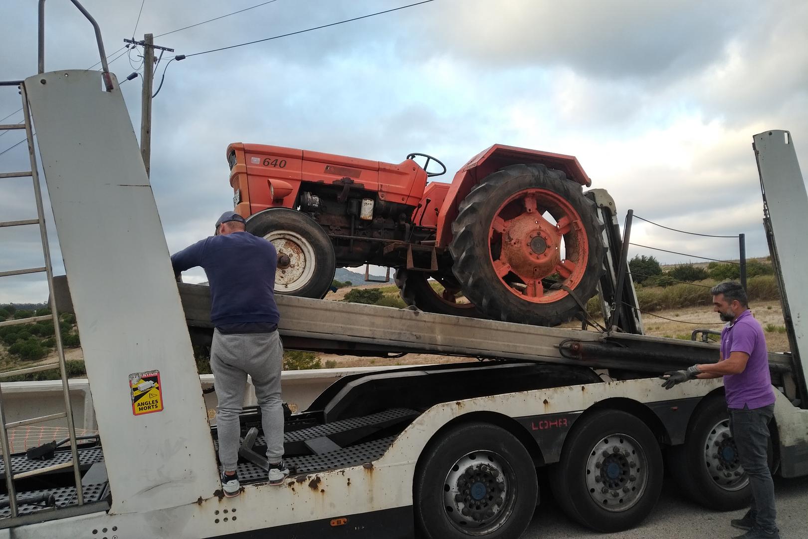Transport of FIAT 640 farm tractor to Port. Shipping to Lagos - Nigeria.