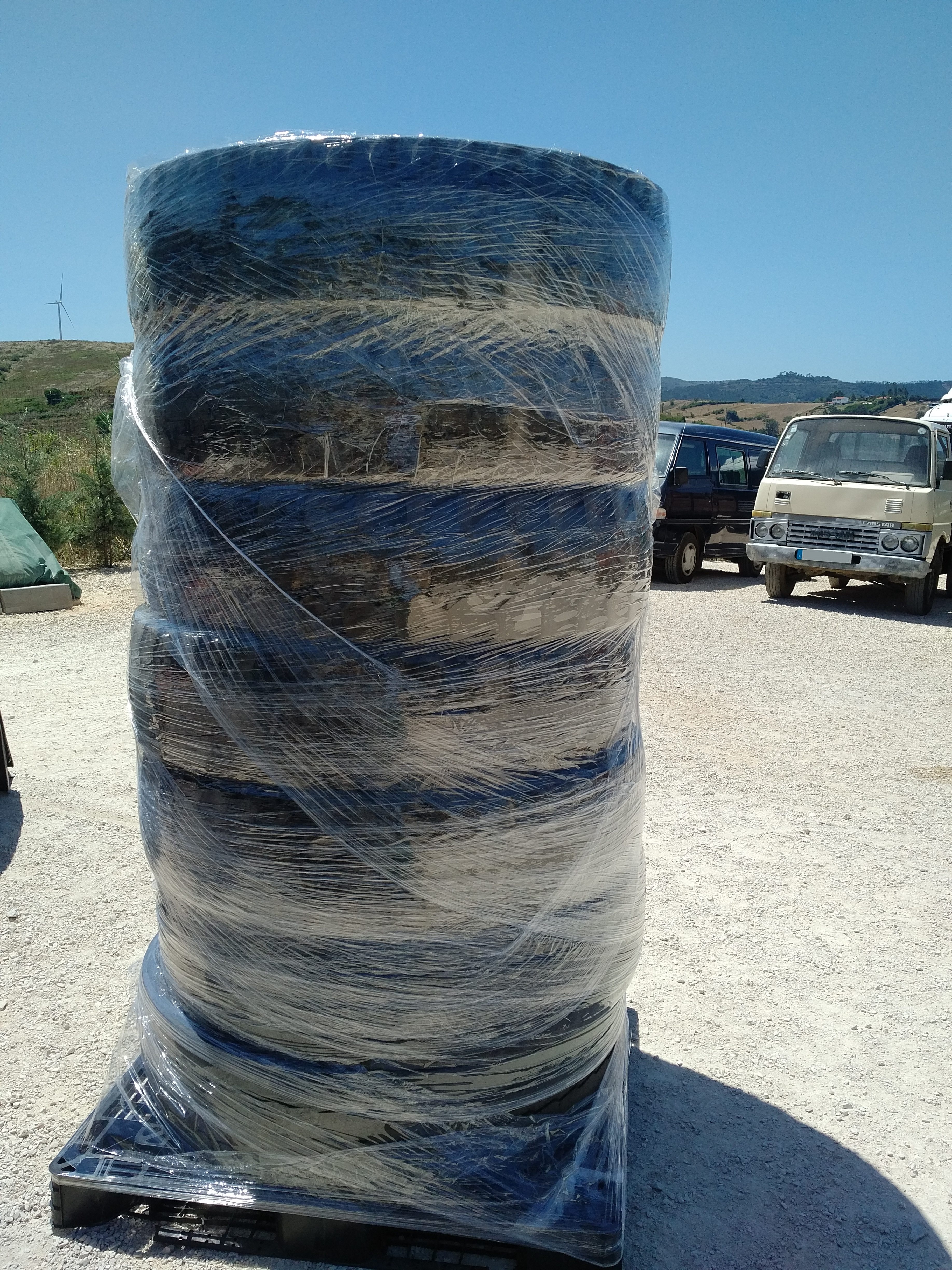 7 x 13R22.5 tyre casings recently sold to Georgia.